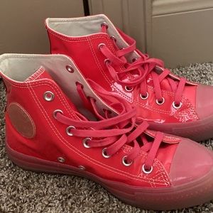 pink converse